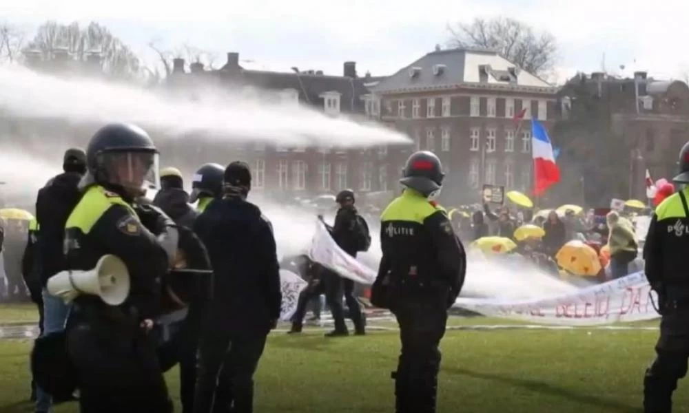 Κορονοϊός: Και οι Βρετανοί το χαβά τους με διαδηλώσεις κατά των lockdown